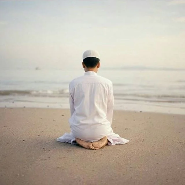 SHALAT DENGAN PAKAIAN KOTOR