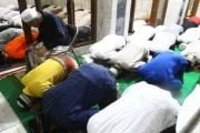 SHALAT TARAWIH SAMBIL DUDUK