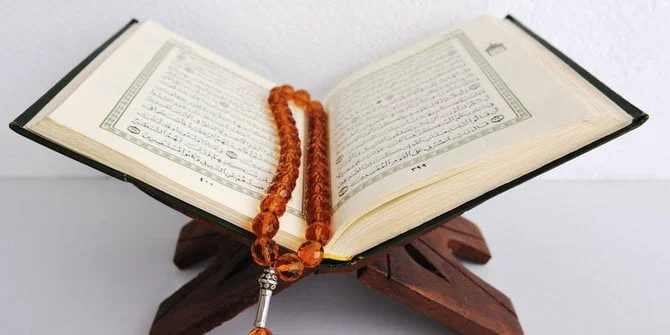 BOLEHKAH MENGKOMBINASIKAN VARIASI BACAAN/QIRO’AT AL-QUR’AN DALAM TILAWAH?