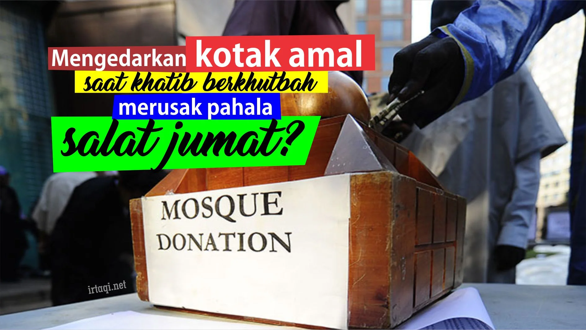 MENGEDARKAN KOTAK AMAL SAAT KHOTIB BERKHUTBAH APAKAH MERUSAK PAHALA SALAT JUMAT?