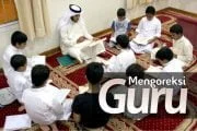MENGOREKSI GURU