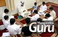 MENGOREKSI GURU