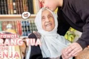 MERAWAT ORANG TUA DI USIA SENJA