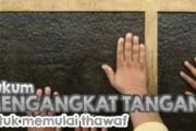 HUKUM MENGANGKAT TANGAN SAAT MEMULAI TAWAF