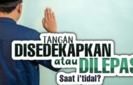 SAAT I’TIDAL TANGAN DISEDEKAPKAN LAGI ATAU DILEPAS DI SAMPING BADAN?
