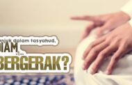 SAAT TELUNJUK DIANGKAT DALAM TASYAHUD, JARINYA DIAM APA BERGERAK?