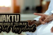 KAPAN WAKTU MENGANGKAT TELUNJUK SAAT TASYAHUD?