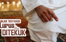 SAAT TASYAHUD, TELUNJUK DIANGKAT LURUS ATAUKAH SEDIKIT DITEKUK?